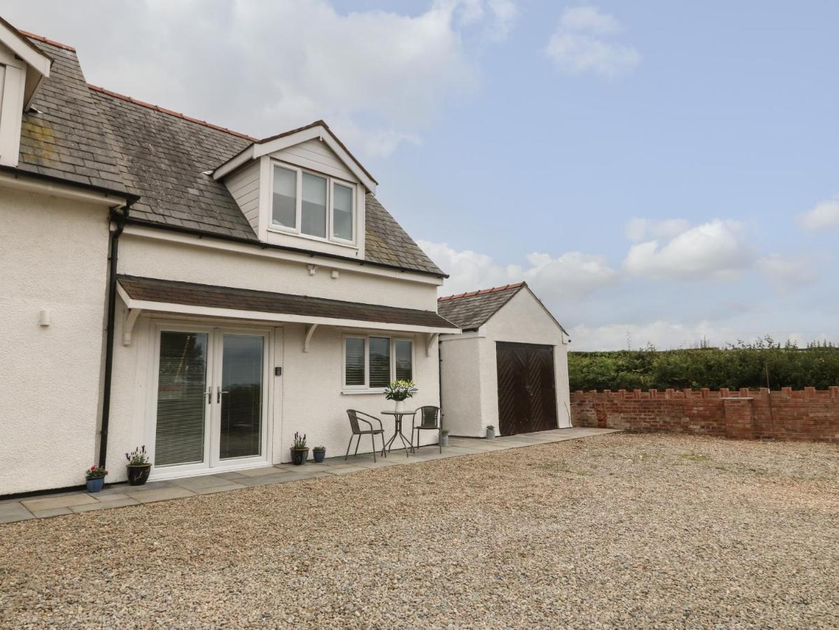 Вилла Bryn Eglwys Bach Llanfairpwllgwyngyll Экстерьер фото